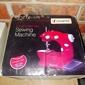 Vibtage portable mini sewing machine